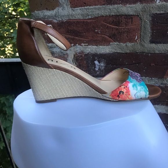 Unisa Brown Floral Wedge Sandals Size 8.5M - Picture 4 of 6